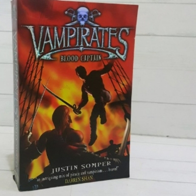 Picture of Blood Captain ( Vampirates #3 ) ( Book by Justin Somper ) ( Premium Paper and Matte Cover ) Novel
