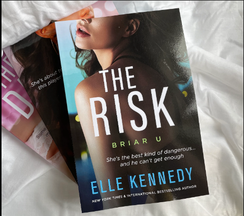 Picture of The Risk ( Briar U #2 ) ( Book by Elle Kennedy ) ( Premium Print and Matte Cover ) Novel