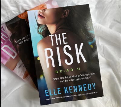 Picture of The Risk ( Briar U #2 ) ( Book by Elle Kennedy ) ( Premium Print and Matte Cover ) Novel