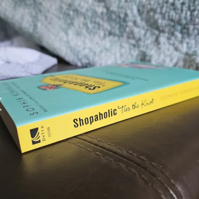Picture of Shopaholic Ties the Knot ( Shopaholic #3 ) ( Book by Sophie Kinsella ) ( Premium Paper and Matte Cover ) Novel