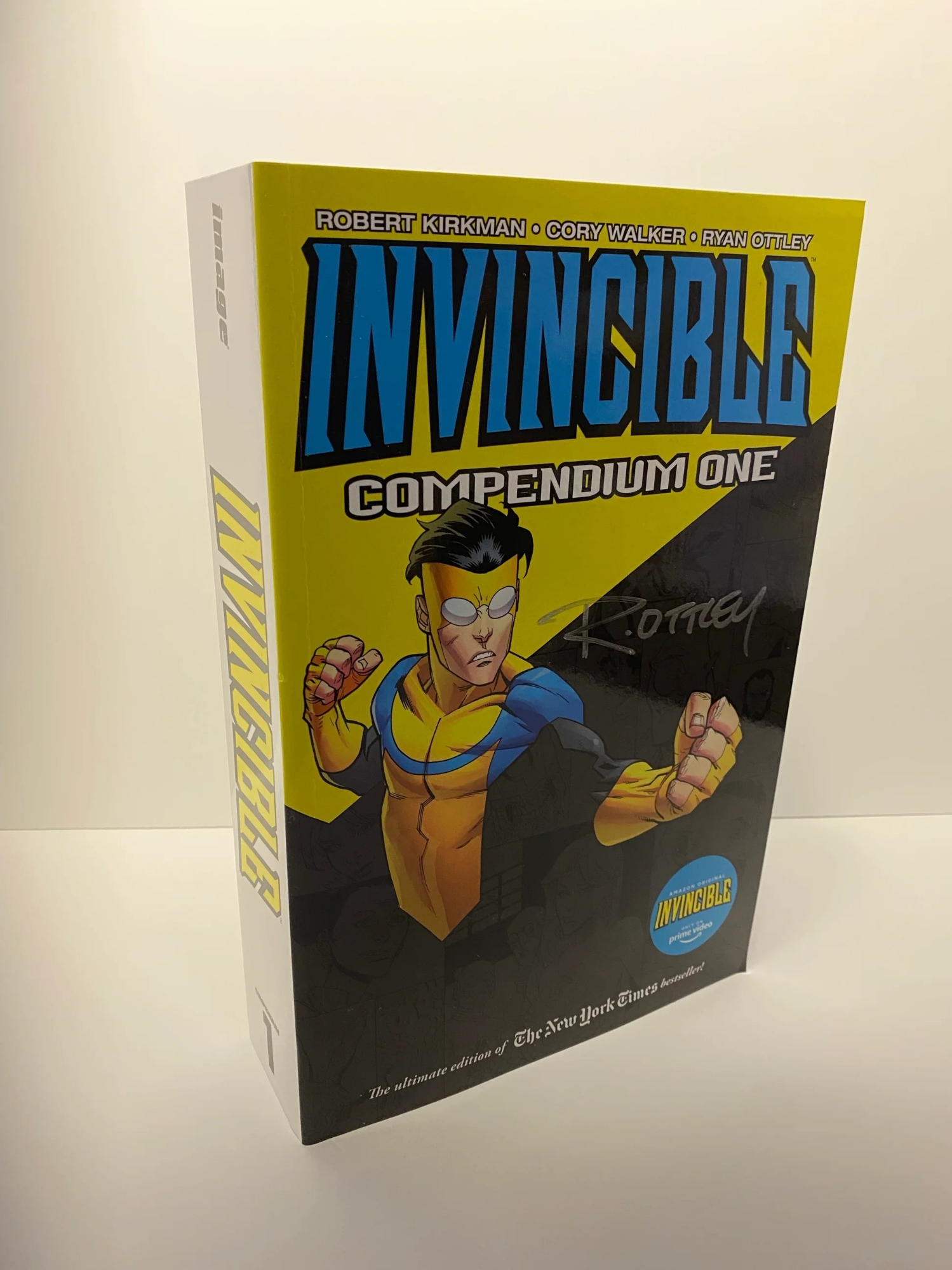 Picture of Invincible Compendium Volume 1