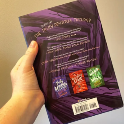 Picture of The Box in the Woods ( Truly Devious #4 ) ( Book by Maureen Johnson ) ( Premium Paper and Matte Cover ) Novel