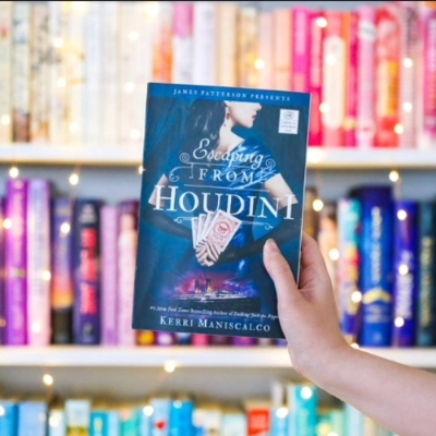 Picture of Escaping from Houdini ( Stalking Jack the Ripper #3 ) ( Book by Kerri Maniscalco ) ( Premium Paper and Matte Cover ) Novel