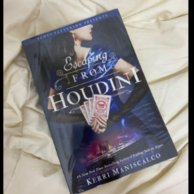 Picture of Escaping from Houdini ( Stalking Jack the Ripper #3 ) ( Book by Kerri Maniscalco ) ( Premium Paper and Matte Cover ) Novel