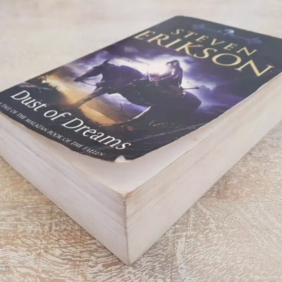 Picture of Dust of Dreams ( Malazan Book of the Fallen #9 ) ( Book by Steven Erikson ) ( Premium Paper and Matte Cover ) Novel