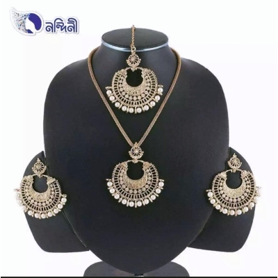 Picture of Pearl Setting silver Metal Necklace, Gorgeous earings and maangtikka For Women