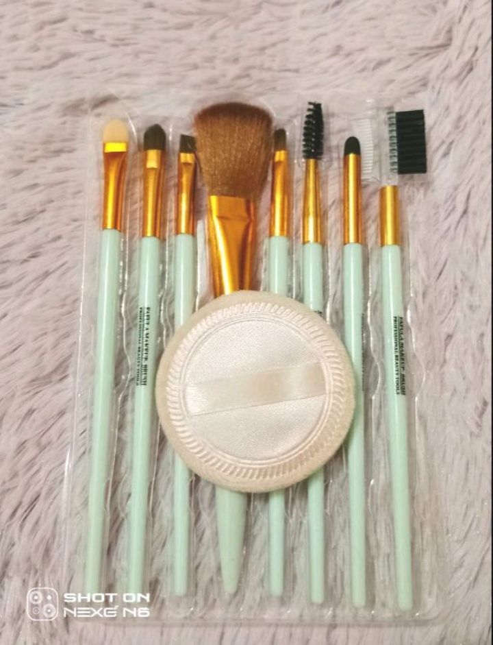 Picture of Makeup Brush Kit - 9 Pieces - with puff