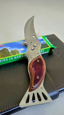 Picture of knife  kitchen with macranga cleaning garden plants