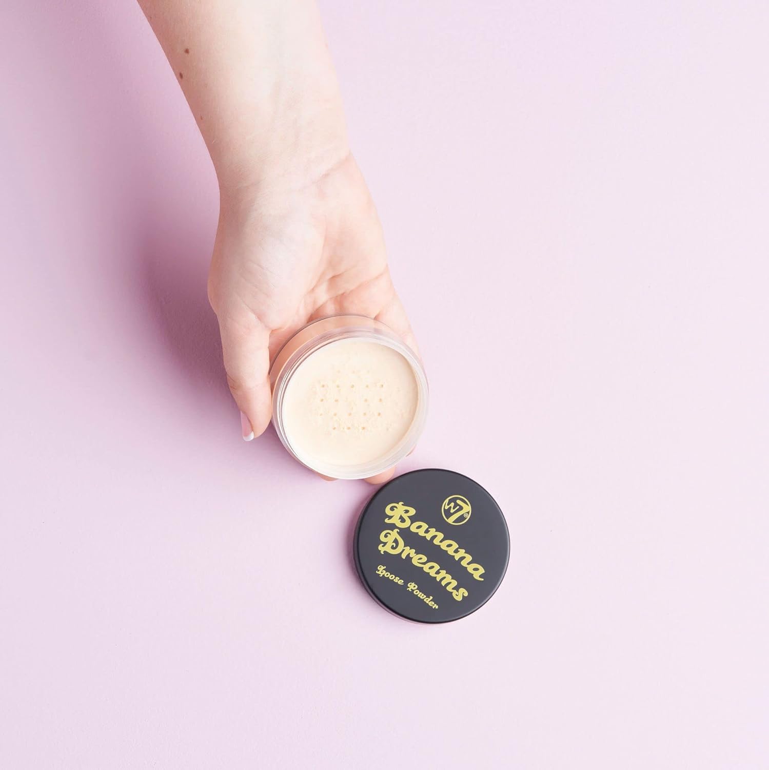 Picture of W7 Banana Dreams Loose Setting Powder - Weightless Yellow Blurring Powder For All Skin Tones