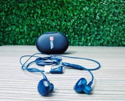 Picture of UIISII HM 12 IN-EAR Clear Music & GAMING Durable L Shaped 3.5mm EARPHONE OR HEADPHONE  PREMIUM STEREO BASS (Metal body) Volume Rocker PREMIUM POUCH - Earphone