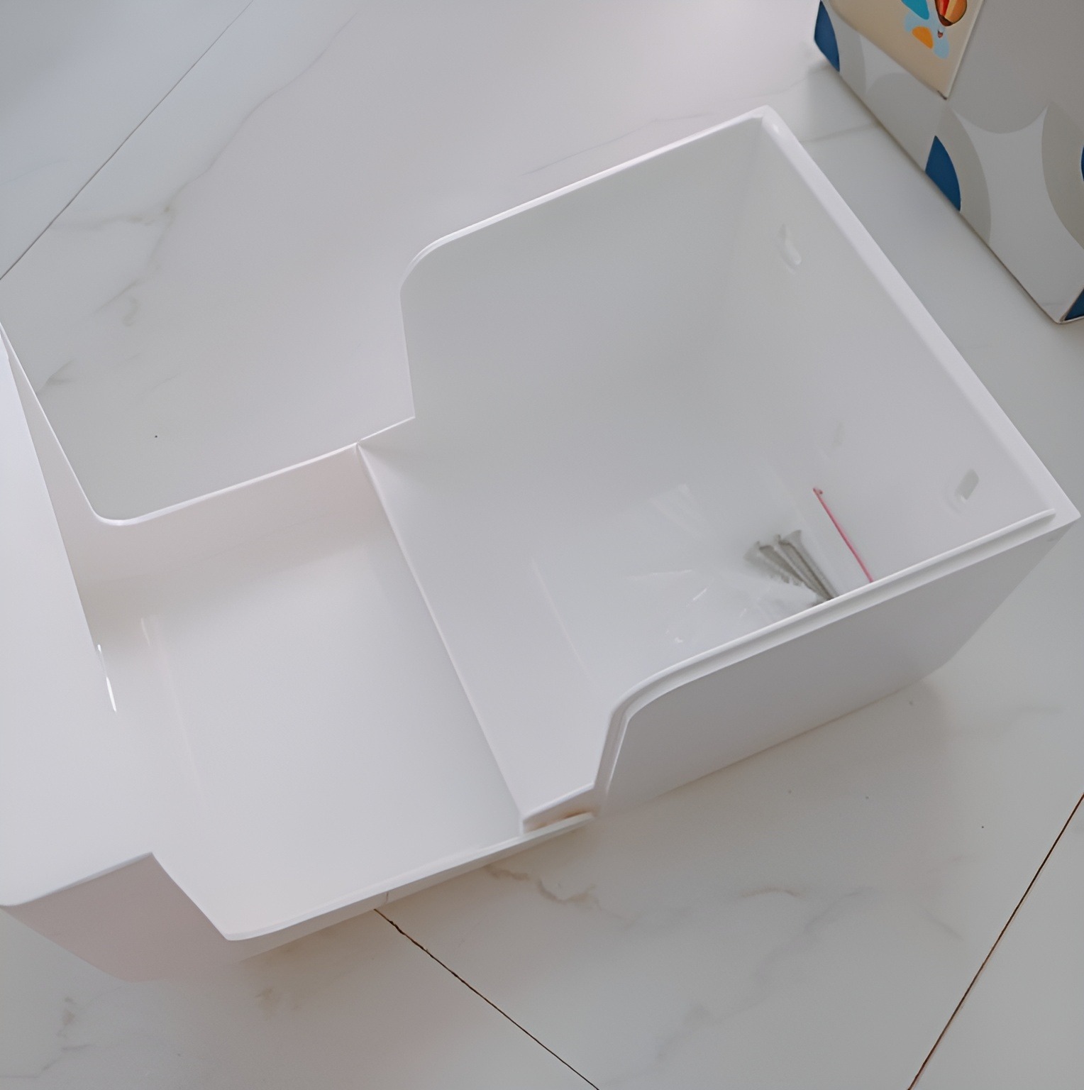 Picture of TOPAZ Emerad Tissue Holder [White & Off White]