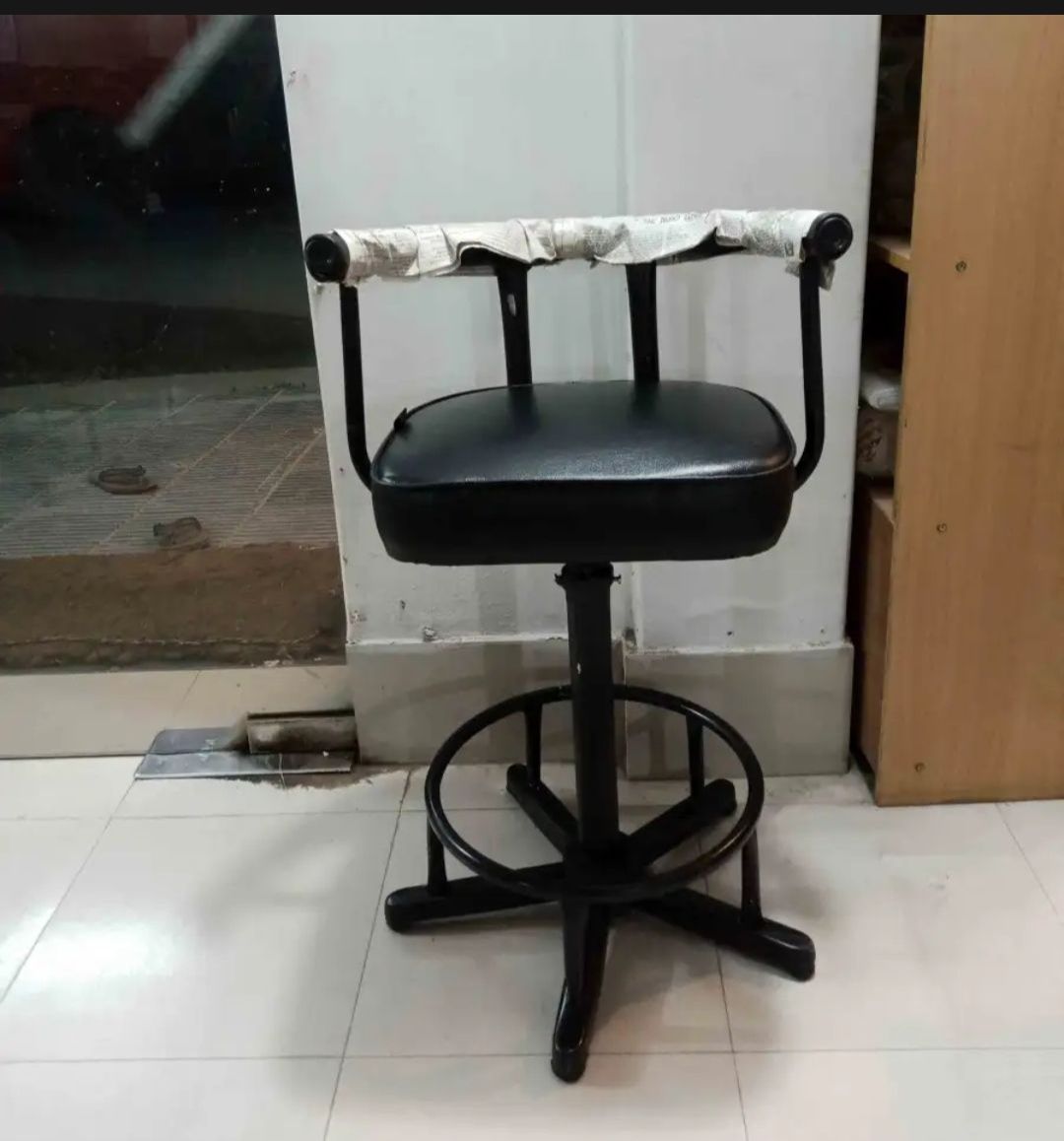 Picture of Best chair in low price - chair Rolling