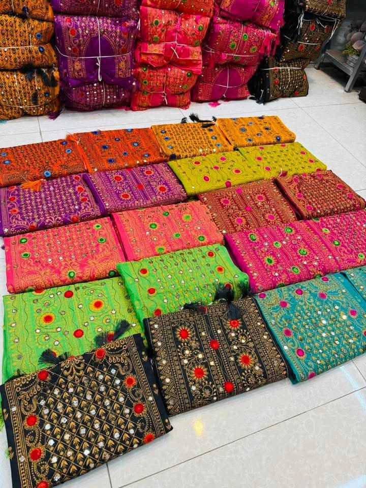 Picture of Three-Piece Cotton Are Three-Piece Comforter Set