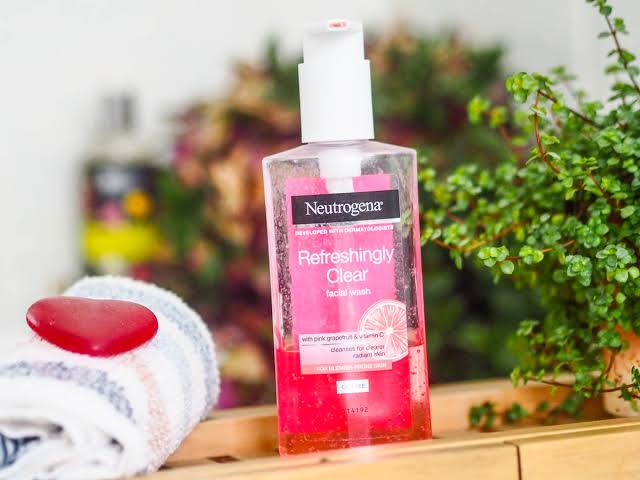 Picture of Neutrogena Refreshingly Clear Facial Wash with Pink Grapefruit 200ml