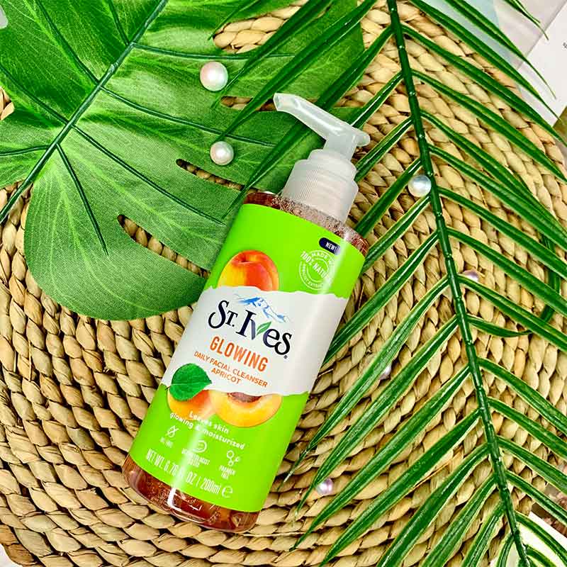 Picture of International European product skin care ST.Ives Glowing face wash used for male/female - 200 ml