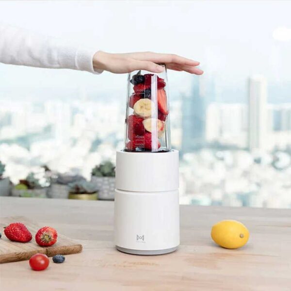 Picture of Xiaomi Pinlo Little Monster Cooking Machine Mini electric juicer for fruit and vegetable processing 450ml - White