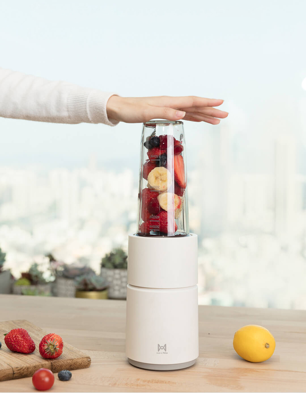 Picture of Xiaomi Pinlo Little Monster Cooking Machine Mini electric juicer for fruit and vegetable processing 450ml - White