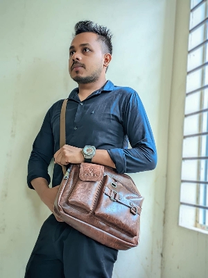 Picture of WEIXIER ( replica )  Cross Body Shoulder Bag ( Black- chocolate- Brown ) - Brown