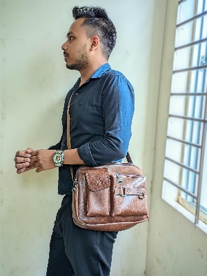 Picture of WEIXIER ( replica )  Cross Body Shoulder Bag ( Black- chocolate- Brown ) - Brown