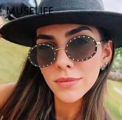 Picture of Diamond Oval Small Frame Luxury Sunglasses Men Women Fashion Shades UV400 Vintage Glasses