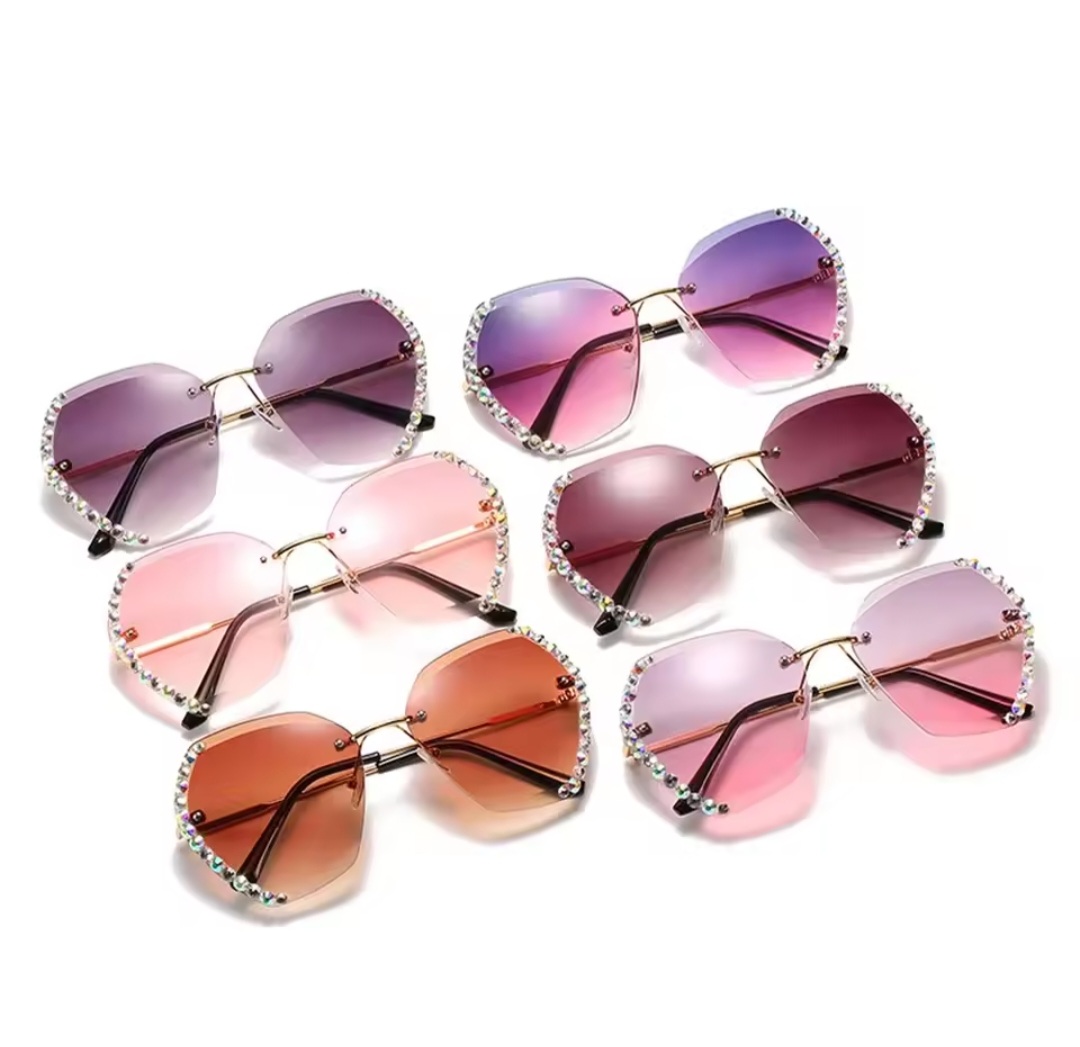 Picture of Fashion Oversized Rimless Sunglasses Women Famous Luxury Brand Design  Diamond Square Sun Glasses For Female