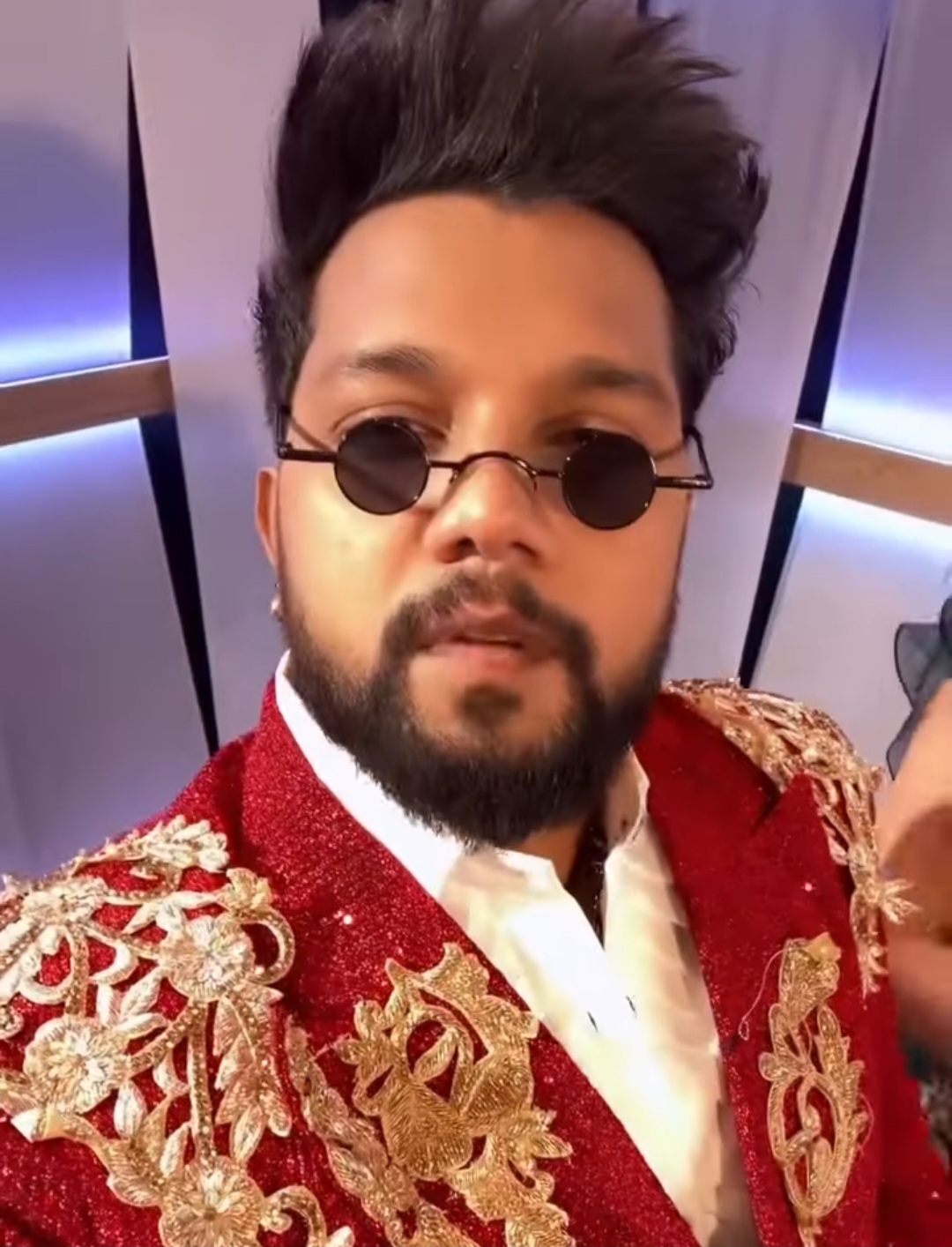 Picture of New trending round metal frame sunglasses for men and Women retro summer sunglasses for unisex