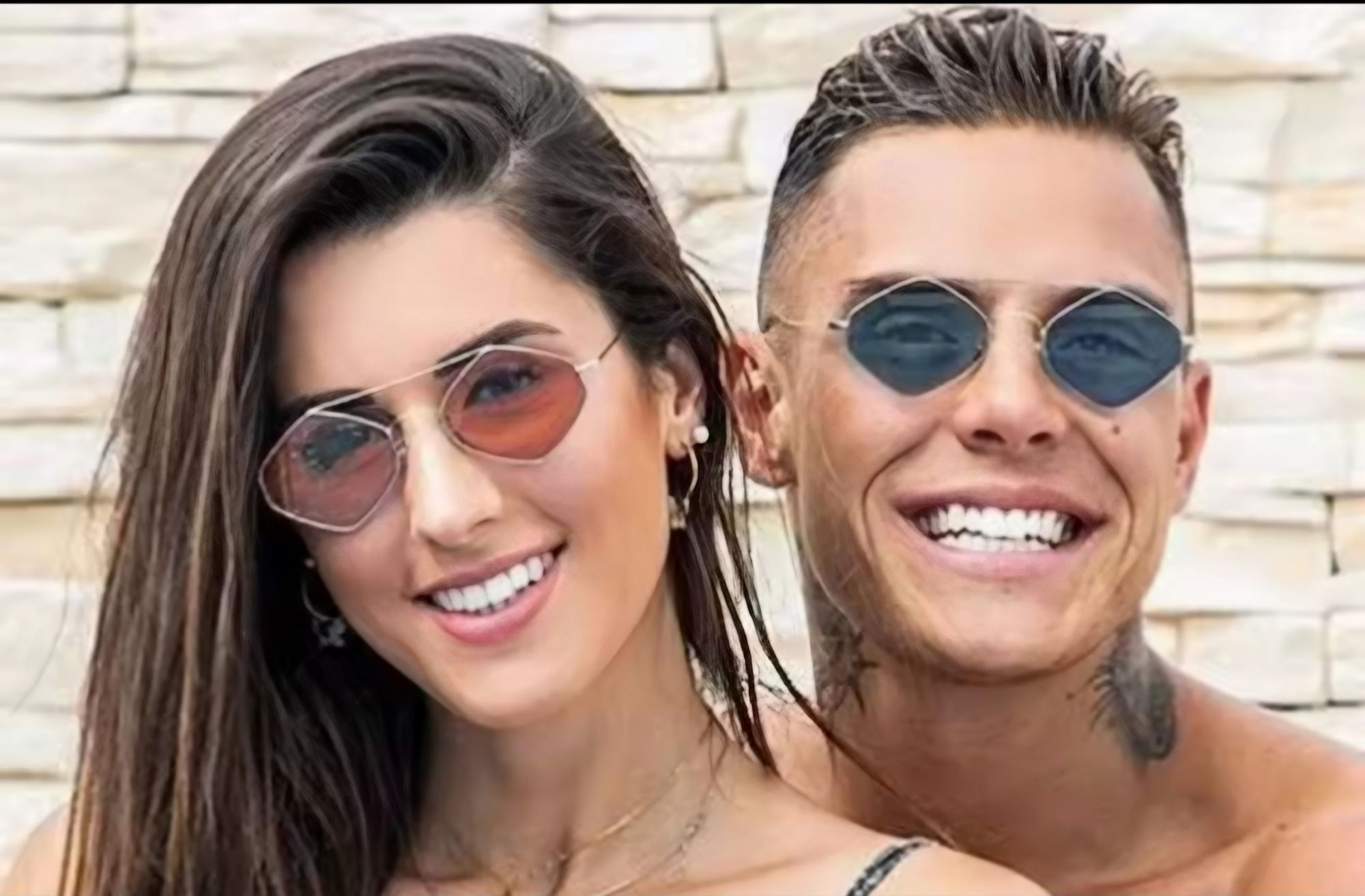 Picture of Polygonal sunglasses, with retro metal frames and double beam design