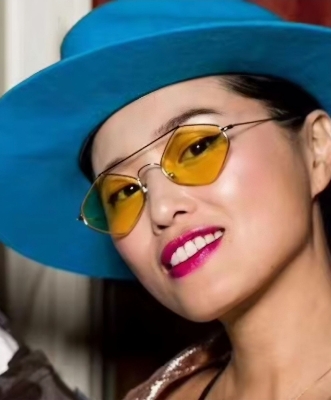 Picture of Polygonal sunglasses, with retro metal frames and double beam design