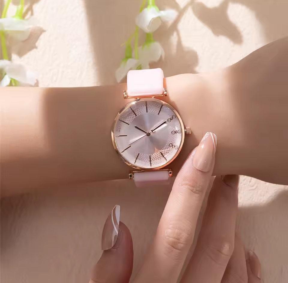 Picture of Fashion Simple Diamond Ladies Quartz Watches Silicone Strap Dress Watch Gifts Wristwatches