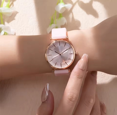 Picture of Fashion Simple Diamond Ladies Quartz Watches Silicone Strap Dress Watch Gifts Wristwatches