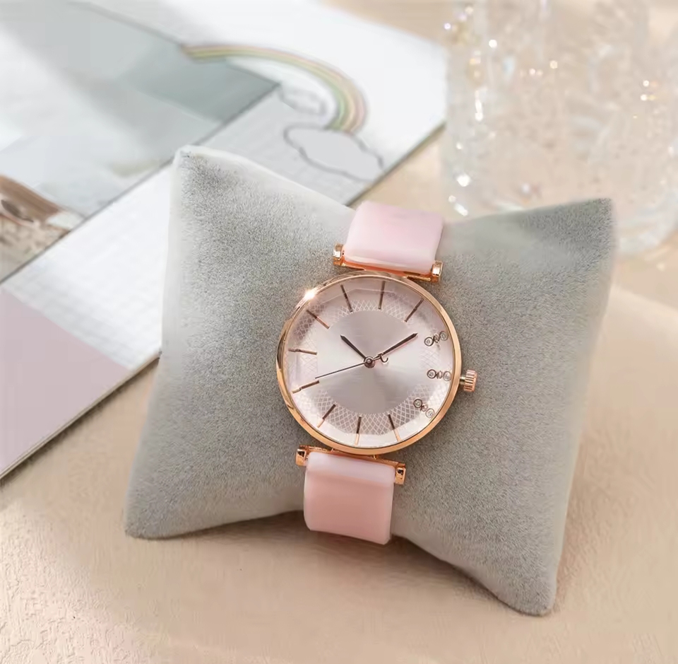 Picture of Fashion Simple Diamond Ladies Quartz Watches Silicone Strap Dress Watch Gifts Wristwatches