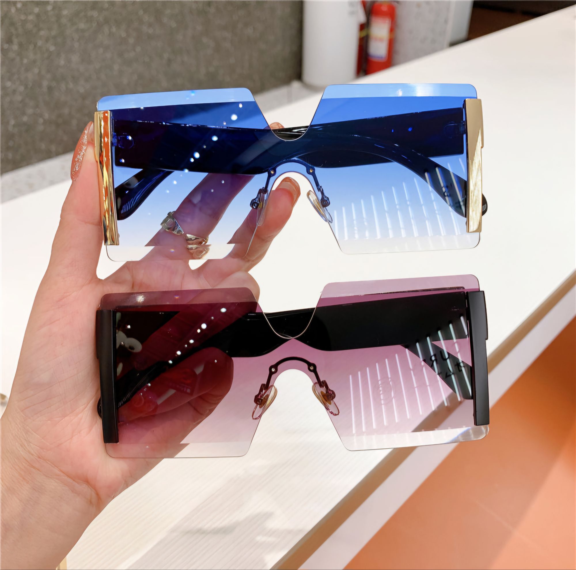 Picture of Oversized Rimless Sun Glasses Vintage Gradient Tea Cool Sunglasses Ladies Uitravioler-proof