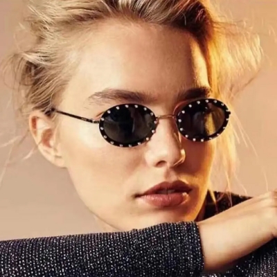 Picture of Diamond Oval Small Frame Luxury Sunglasses Men Women Fashion Shades UV400 Vintage Glasses