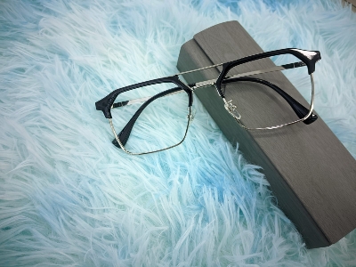 Picture of New Fashionable Metal Body Anti-reflective White Glasses for Men Indian Frame( Silver )