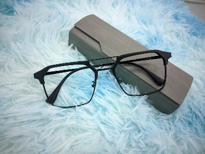Picture of New Fashionable Glasses for Men n Women Anti-reflective and radiation proof Black White Glasses Metal Frame.( Black )