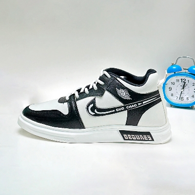 Picture of Hot Collection Stylish and Fashionable Low Top Summer and Winter Exclusive Converse Sneakers for Men - Comfortable and Suitable for All Seasons - Black