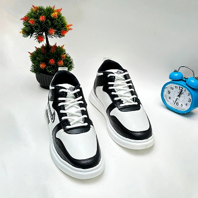 Picture of Hot Collection Stylish and Fashionable Low Top Summer and Winter Exclusive Converse Sneakers for Men - Comfortable and Suitable for All Seasons - Black