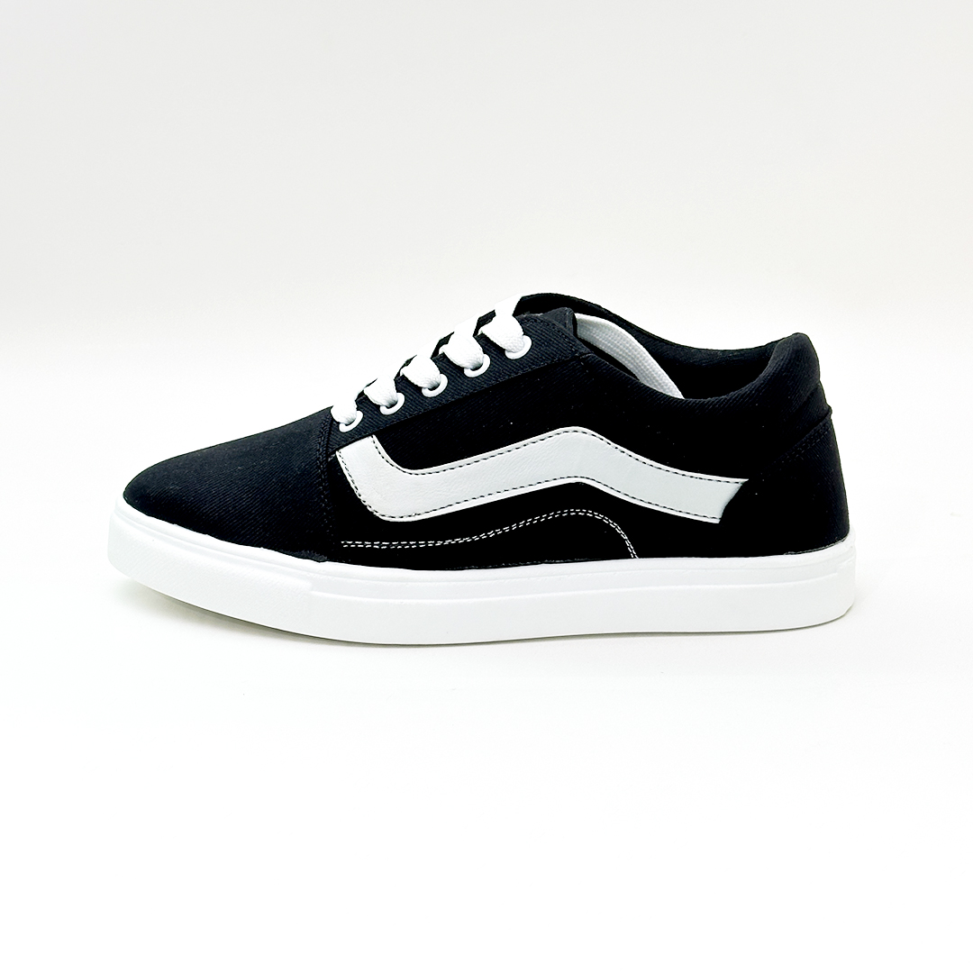 Picture of Stander Looking Stylish and Fashionable Summer and Winter Exclusive Sneakers Converse Shoes for Men - Black