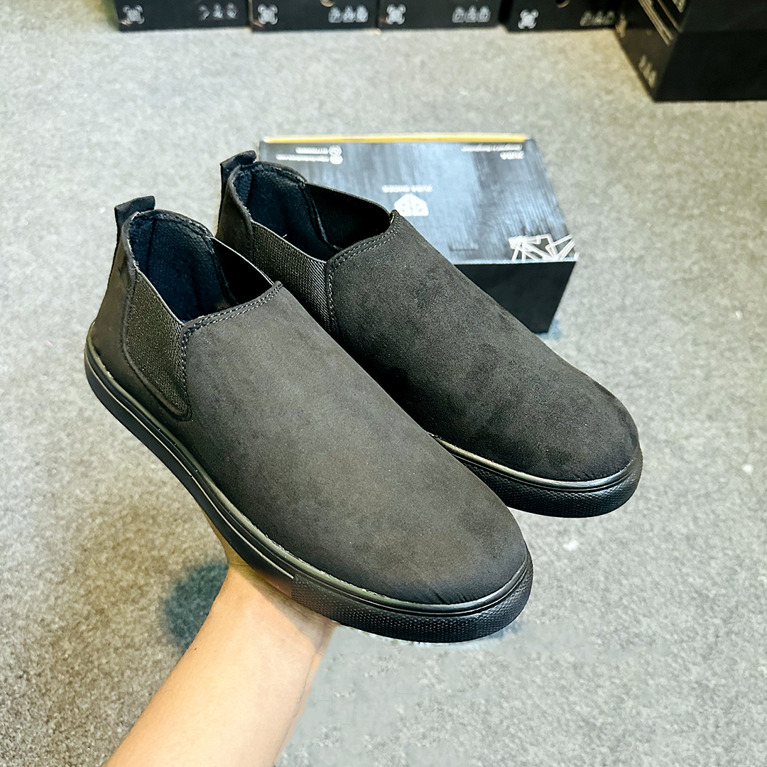 Picture of New Best classical Gym and Rauf Used  2025 Comfortable Stylish & Fashionable Sports Look, Lace Up, Slip-on & Pull-on, Light Weight - White and Black Color Combination Sneaker For Men - Perfect For Any Occasion - Black