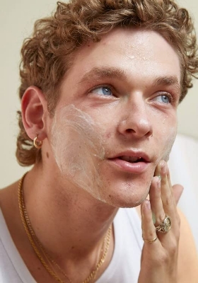 Picture of The Body Shop Tea Tree Skin Clearing Daily Face Scrub - Exfoliating and Purifying For Blemished Skin - Vegan