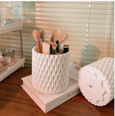 Picture of Cosmetics Organizer, Rotatable 360 degree Makeup Organizer, Makeup Kit For Women latest 2024(White)