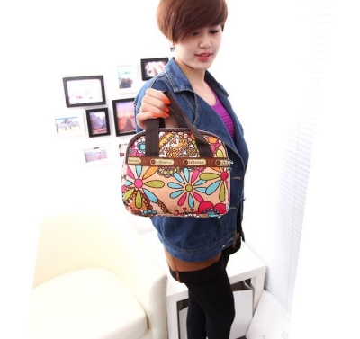 Picture of Stylish carrying side bag for female
