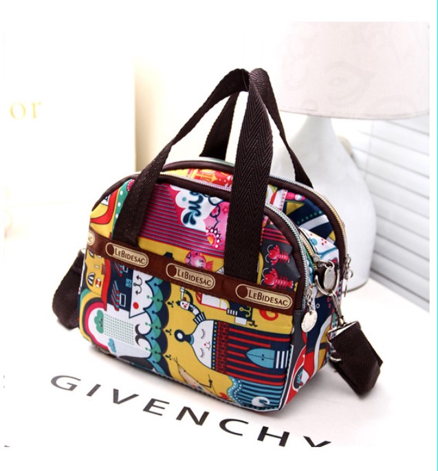 Picture of Stylish carrying side bag for female