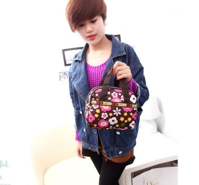 Picture of Stylish carrying side bag for female