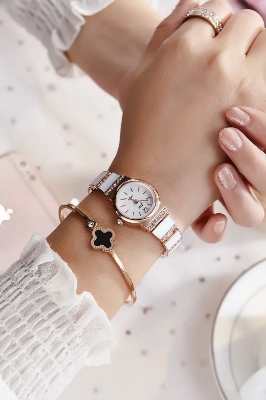 Picture of Watches for Women Analog Quartz Rhinestone Diamond Watch