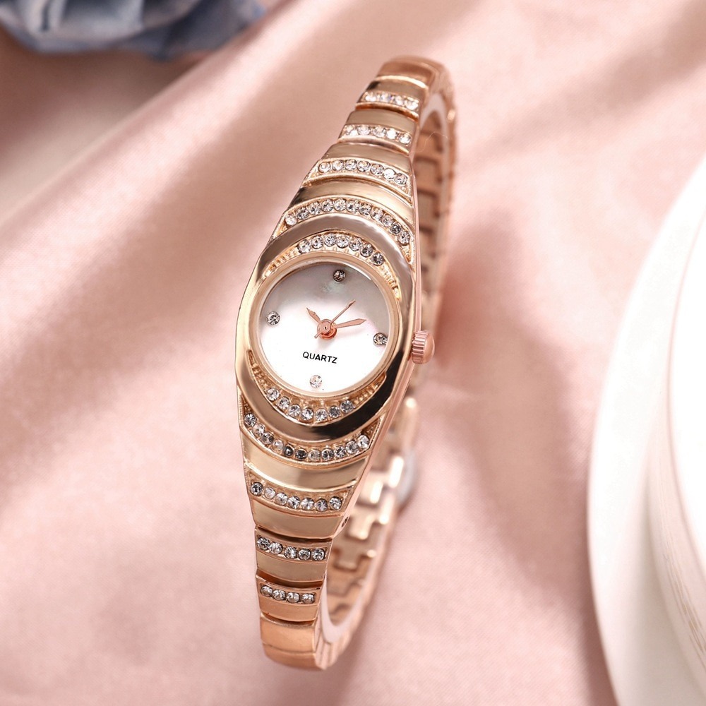 Picture of New Trend Fashion Steel Chain Diamond Women Watch