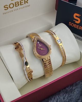 Picture of Women's Wristwatch Fashion Golden Silver Casual Quartz Bracelet Watch Niche Elegant Waterproof Hand Clock for Women