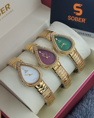 Picture of Women's Wristwatch Fashion Golden Silver Casual Quartz Bracelet Watch Niche Elegant Waterproof Hand Clock for Women