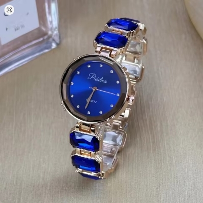 Picture of Modern women's watch with rectangular frame, elegant quartz wristwatch for women, wristwatch for girls, wristwatch for men (with box)