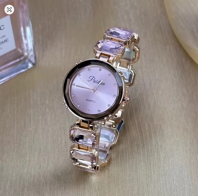 Picture of Modern women's watch with rectangular frame, elegant quartz wristwatch for women, wristwatch for girls, wristwatch for men (with box)